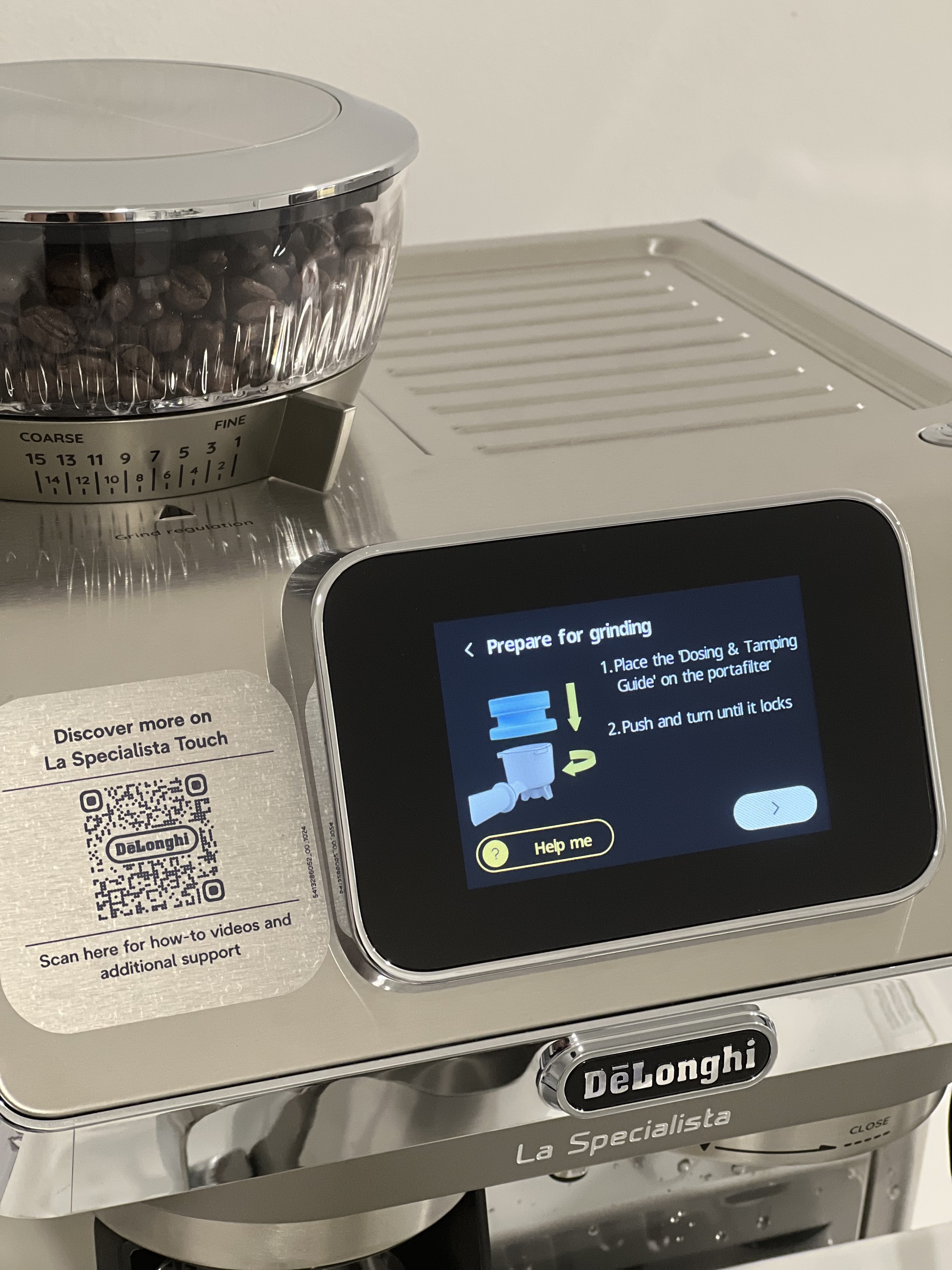 Close-up image of the touch screen on the De'Longhi Specialista Touch espresso machine