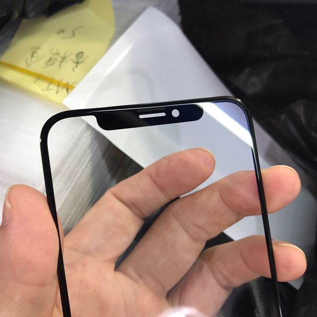 This image shows the top of the iPhone 8 front panel in full. Credit: Taobao