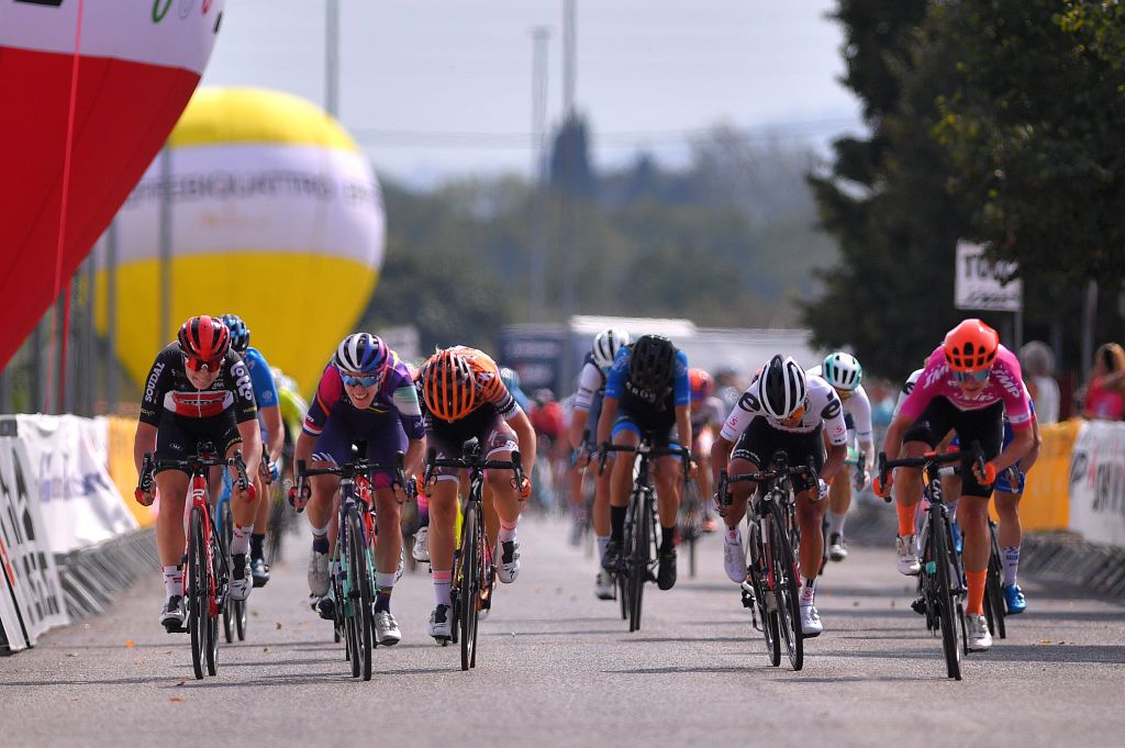 Marianne Vos wins stage 6 in Nola at the Giro Rosa