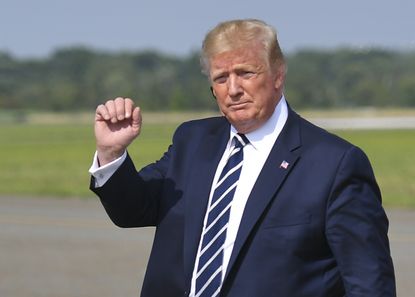 Trump leaves Air Force One