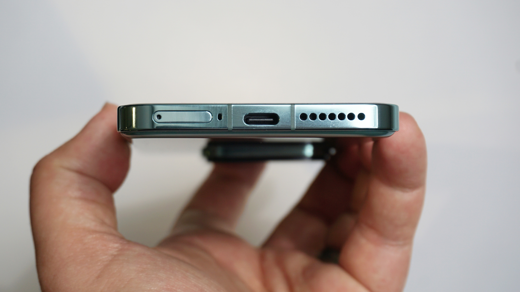 Xiaomi 14 review USB-C