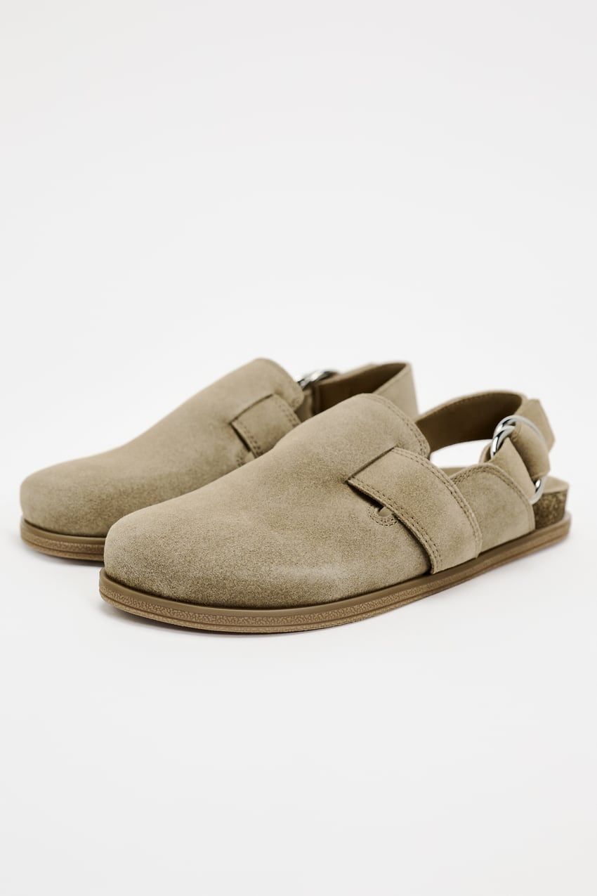 FLAT SPLIT SUEDE CLOGS