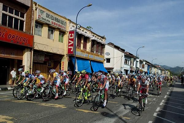 The peloton make their way out of Bentong on the longest stage of the tour over 205 kilometres.