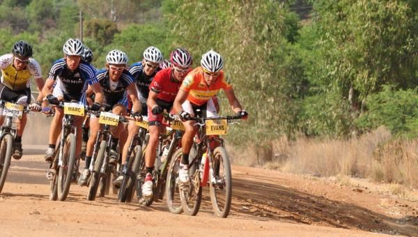 Kevin Evans (DCM) and team Garmin riders push the pace in the early in the 103km race.