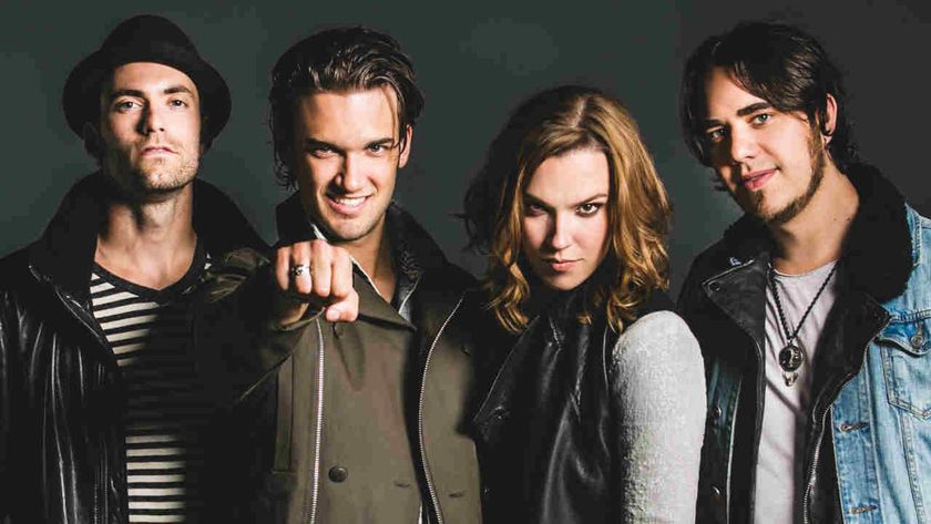 Halestorm posing for a photograph in 2015