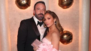 Jennifer Lopez and Ben Affleck posing at the Golden Globes