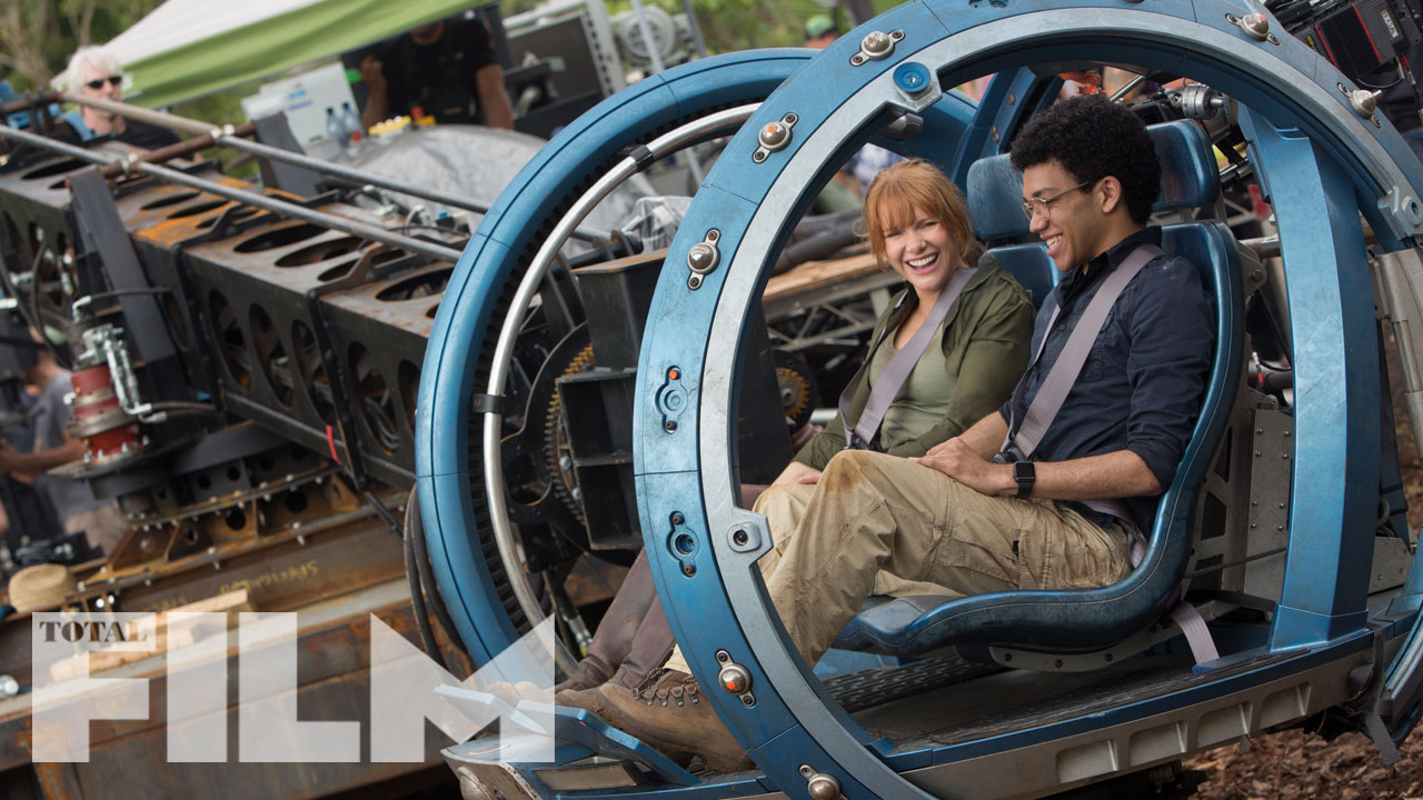 Bryce Dallas Howard and Justice Smith behind the scenes of Fallen Kingdom