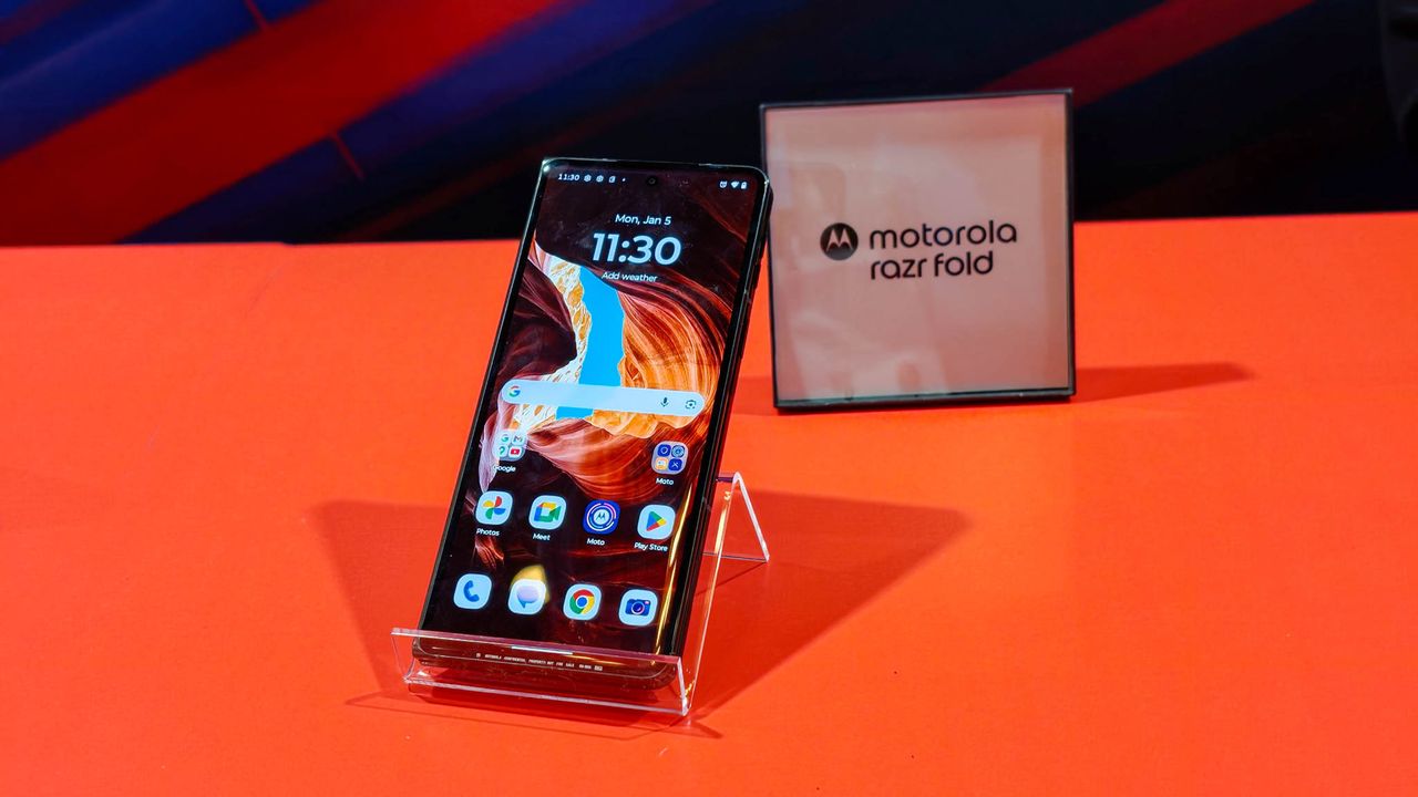 Motorola Razr Fold hands-on testing