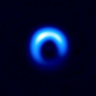 ALMA observation of the dust ring surrounding HD 142527