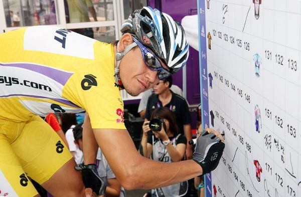 Race leader Muradjan Halmuratov (Giant Kenda Cycling Team) signs in for stage 7.