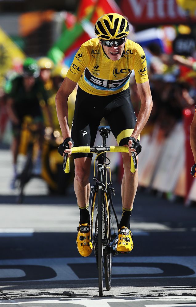 Chris Froome nears the finish of stage 20