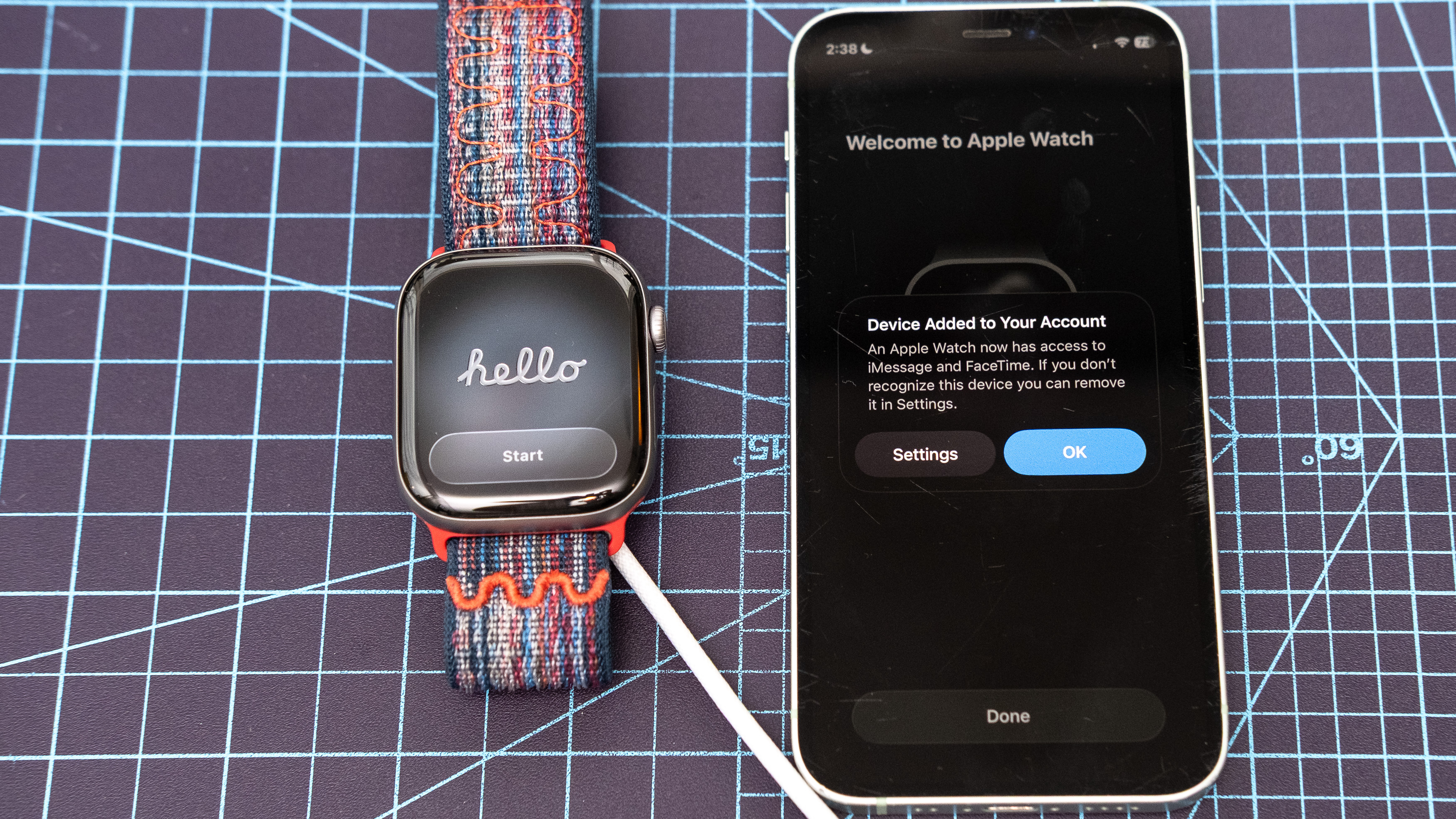 Primer plano del Apple Watch Series 11 que muestra el proceso de configuración y emparejamiento 