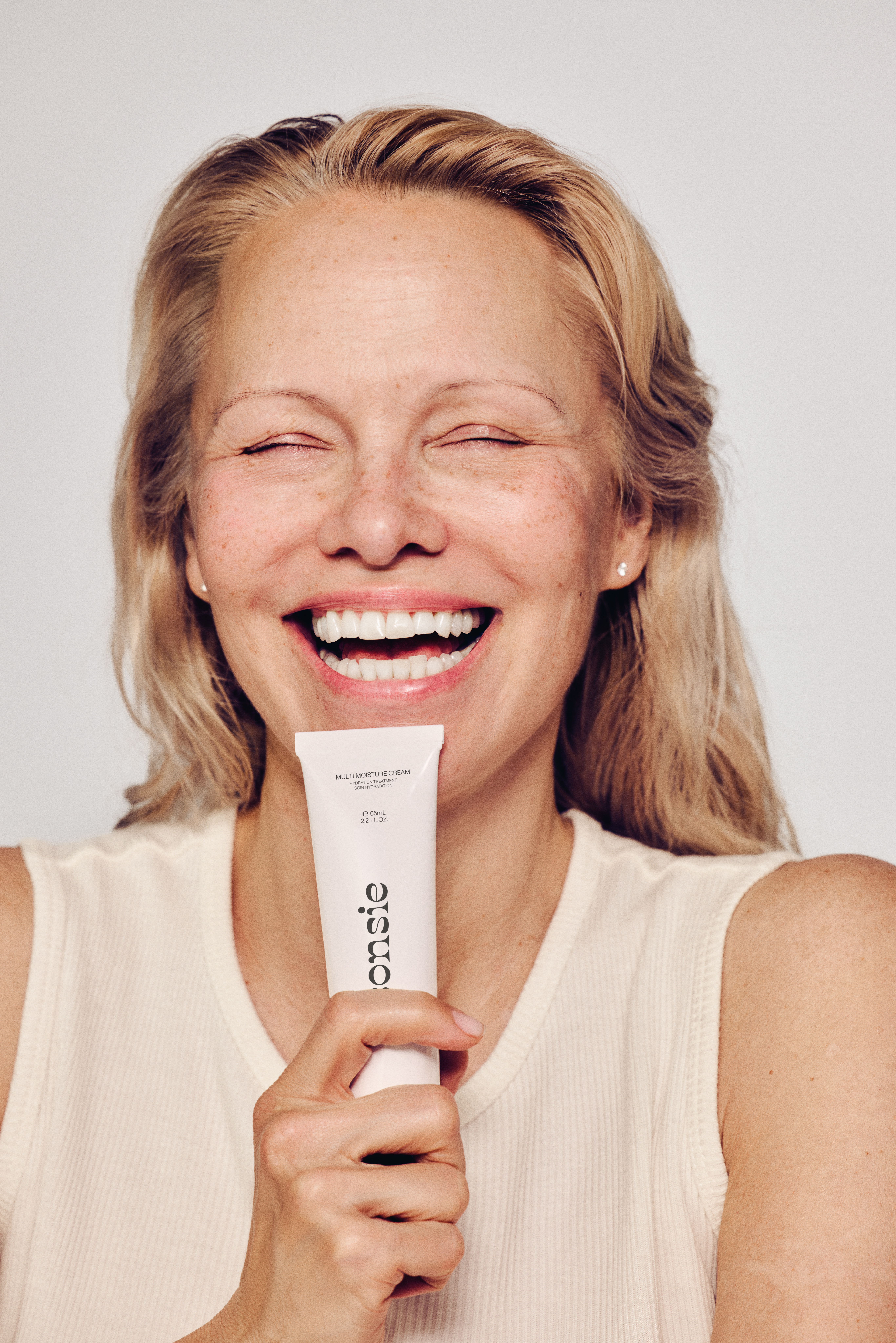 Pamela Anderson for Sonsie relaunch.