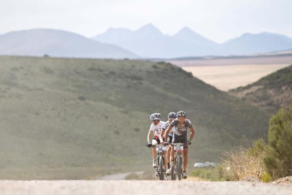 Max Knox leads the break away while Christoph Sauser of Team 36ONE Songo.info looks behind to see their lead