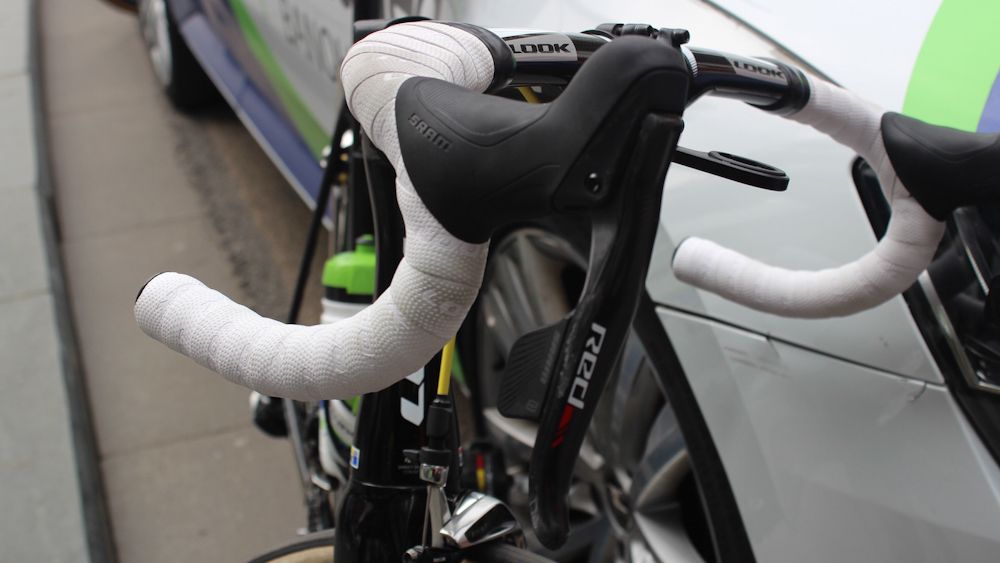 The wireless SRAM groupset offers a clean cockpit with only the brake cables coming away from the levers