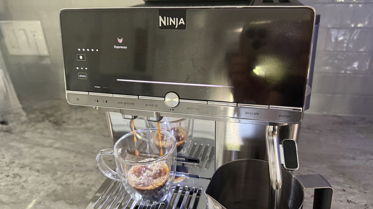 Ninja AutoBarista Pro brews espresso for User One