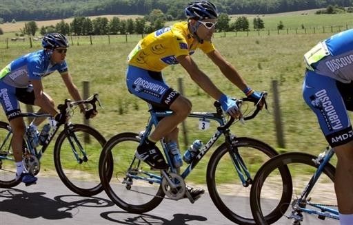 George Hincapie (Discovery Channel) rides in yellow during stage 3