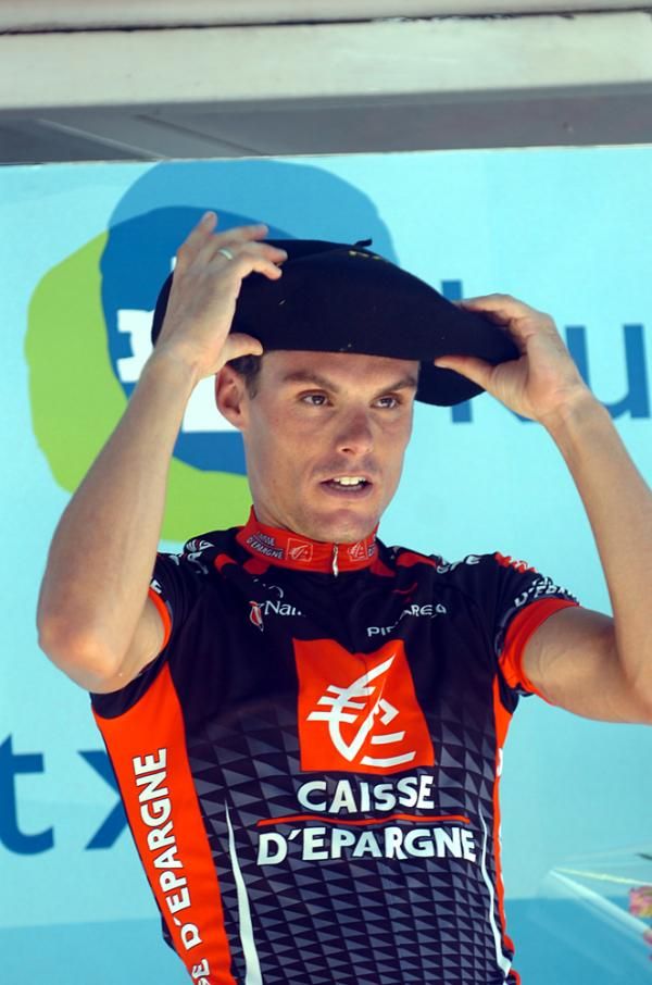 Luis Le&oacute;n S&aacute;nchez (Caisse d'Epargne) dons the Basque hat awarded to the winner of the Clasica San Sebastian.