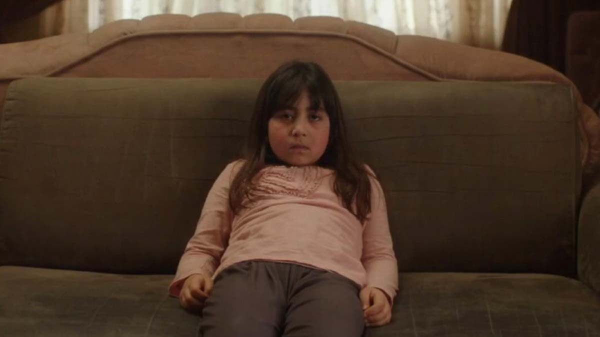 Avin Manshadi als Dorsa in Under the Shadow, einer der besten Horrorfilme, die zu 95 % und mehr auf Rotten Tomatoes stehen