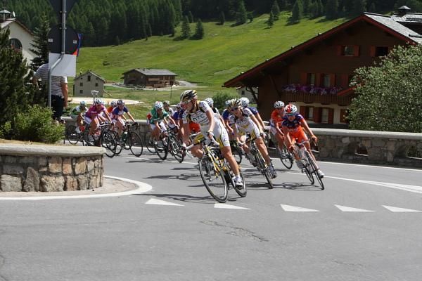 Livigno closed completely for the small laps of the town at the beginning of the ninth stage.