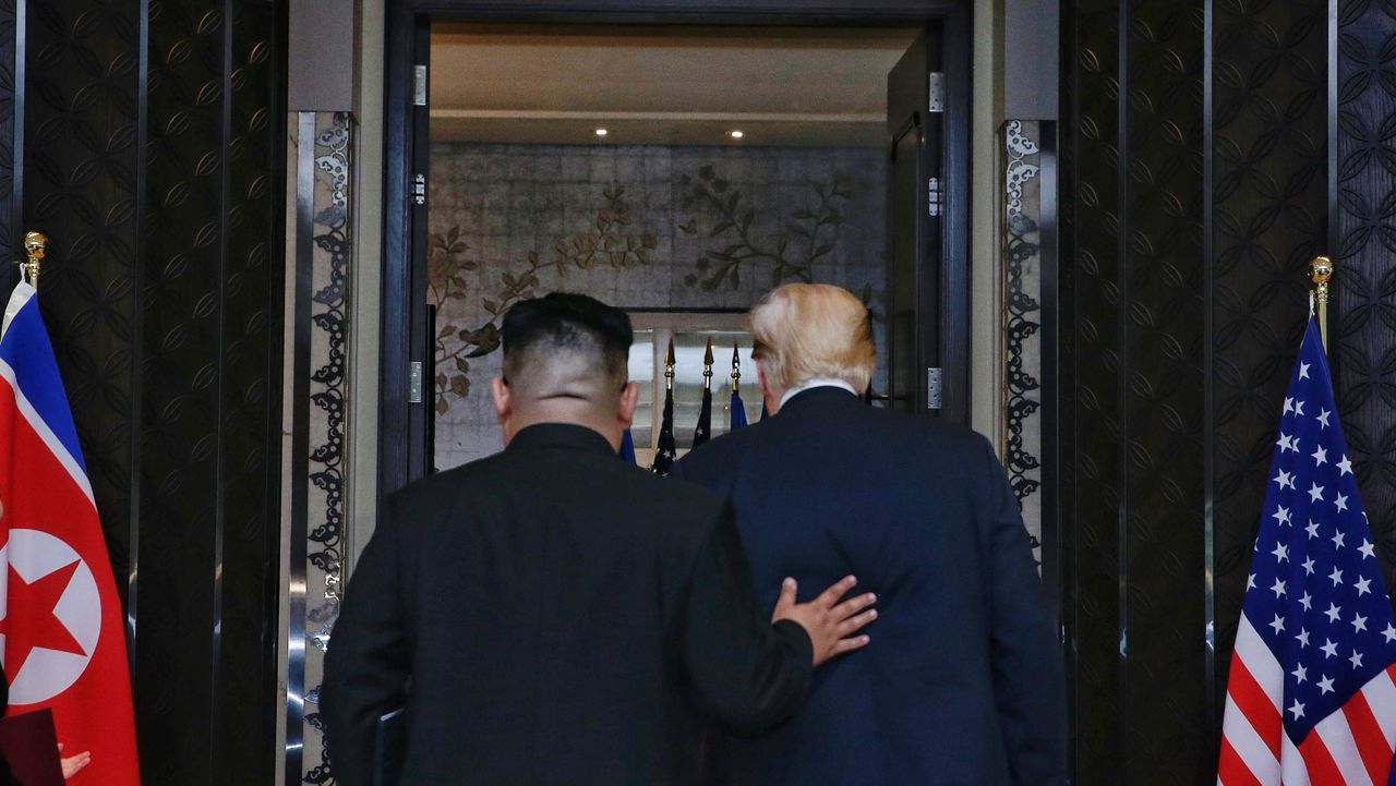 180612_kim_jong_un_and_donald_trump_.jpg