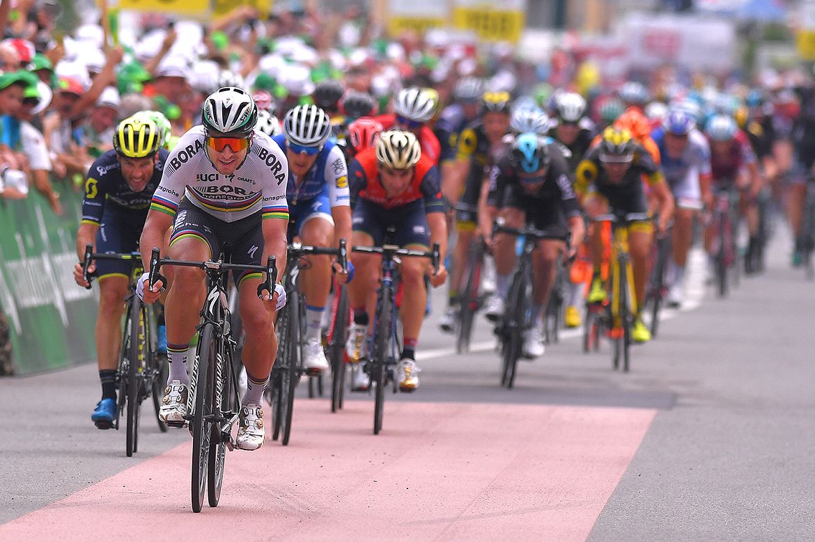 Peter Sagan (Bora-hansgrohe) takes to the front