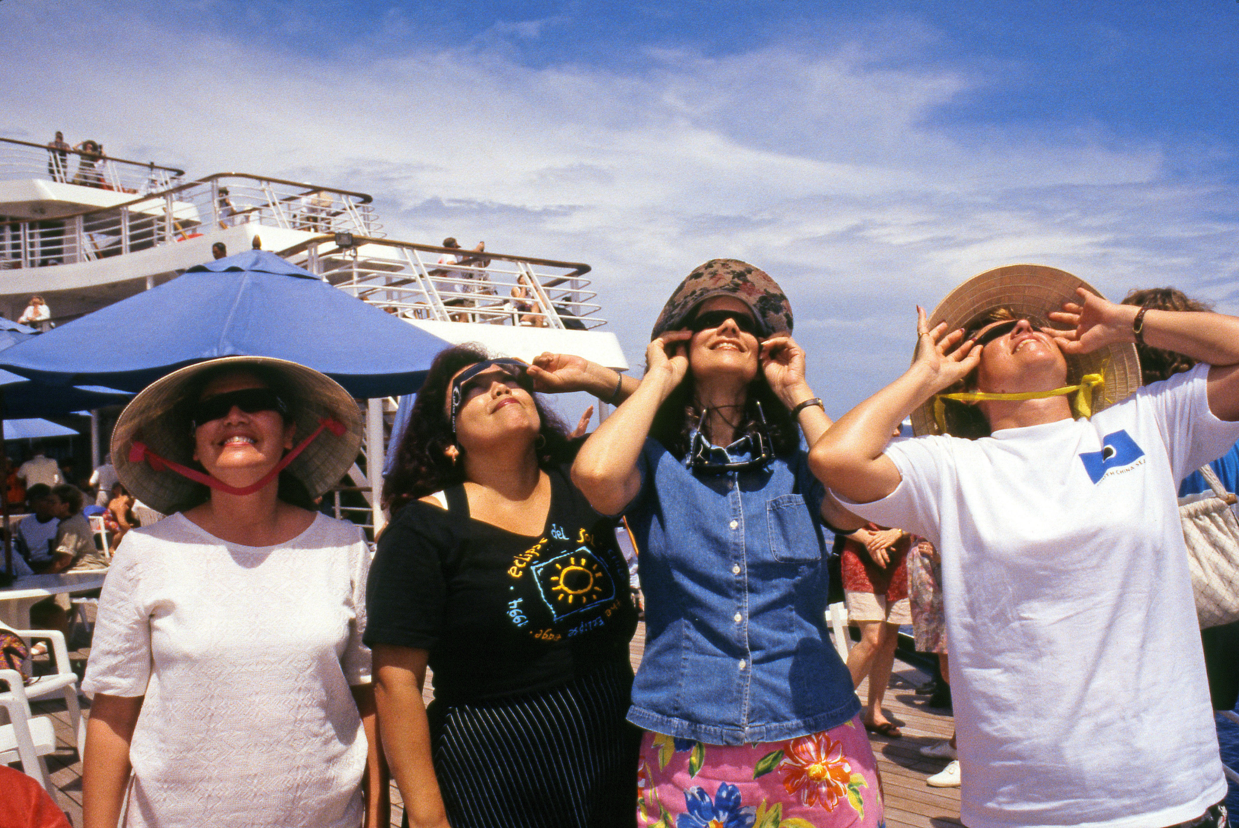 Eclipse crowd