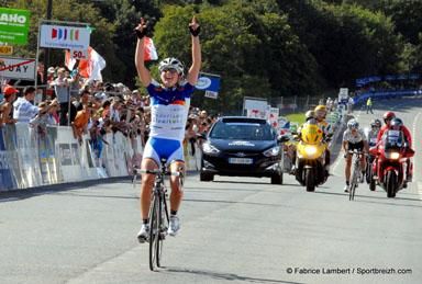 Annemiek van Vleuten (Nederland Bloeit) wins in Plouay.