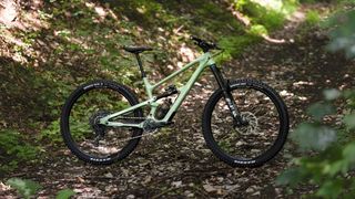 YT Industries Jeffsy side on in forest