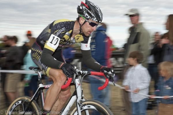 Brian Matter (Gear Grinders / Cliff Bar) riding the tip of the saddle at top speed