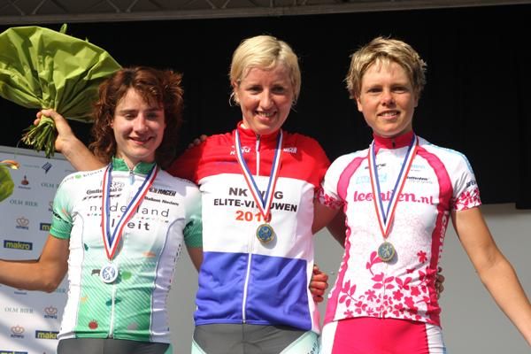 Podium (L-R): Marianne Vos (Nederland Bloeit), Loes Gunnewijk (Nederland Bloeit) and Irene v.d. Broek (Leontien.nl).
