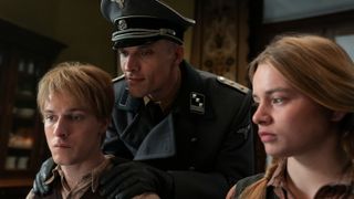 Louis Hofmann as, Ed Skrein and Luna Wedler in All the Light We Cannot See episode 2