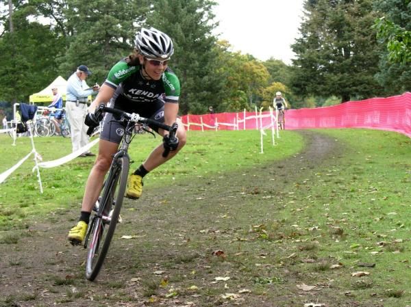 Mary Mconneloug (Kenda-Seven-Notubes) dives in to a corner.