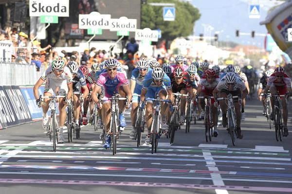 Danilo Hondo (Lampre-Farnese Vini) leads the bunch sprint for third place at the end of stage 6.