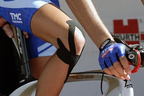 The knee of Eros Cappechi in the start house.