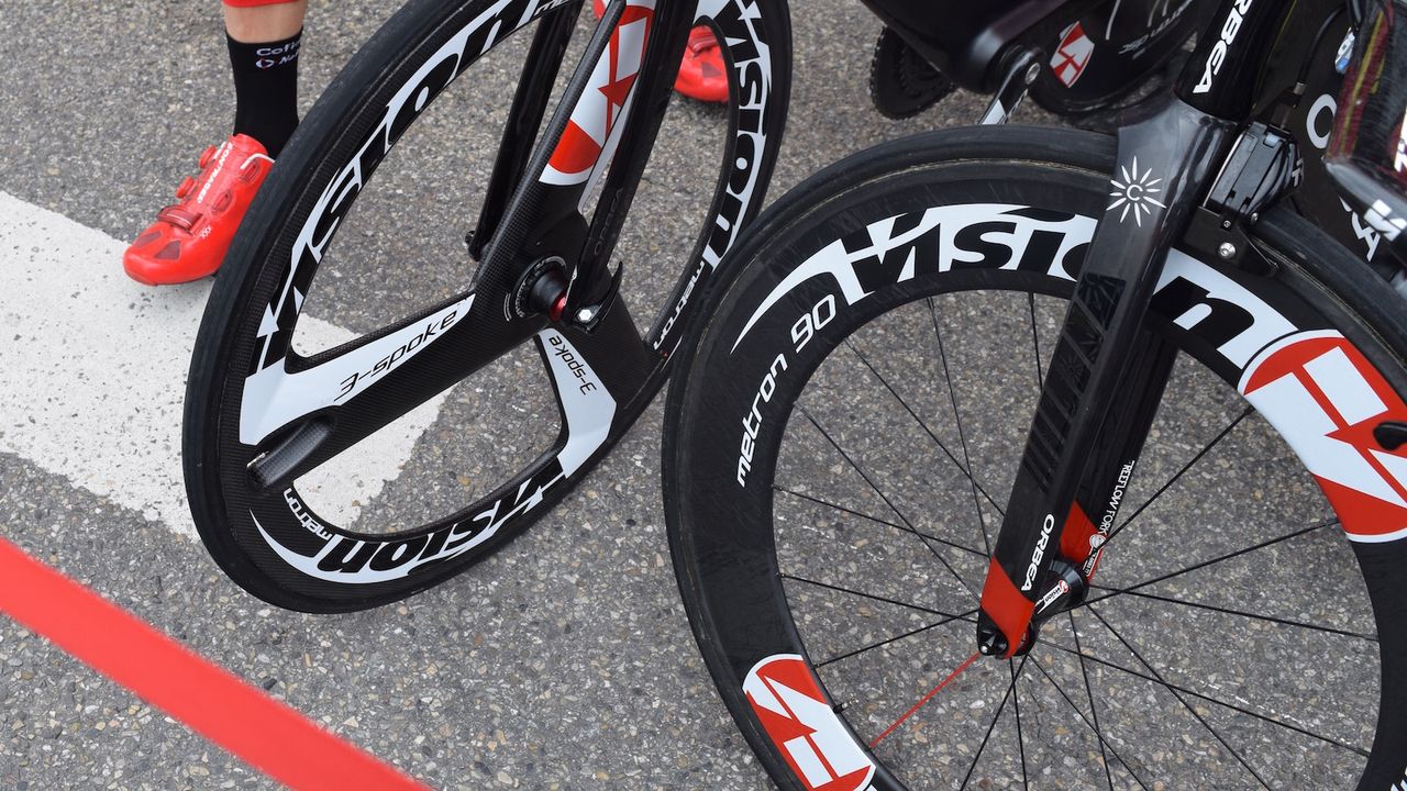 A choice Vision Metron wheels available for the French Pro Continental outfit