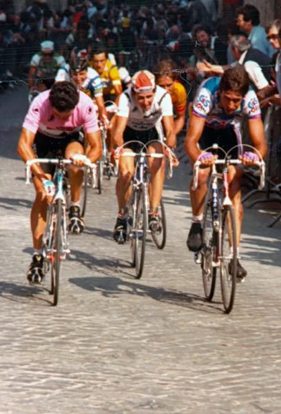 No STI shifting yet...Maglia rosa wearer Stephen Roche shifts gears while riding alongside Tony Rominger, center, and Johan van der Velde, right.