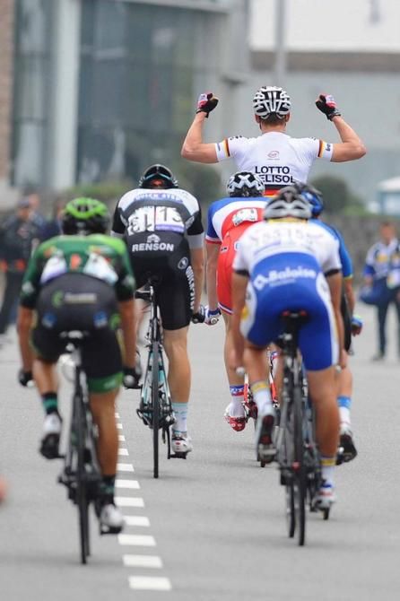 What it looks when Andre Greipel (Lotto-Belisol) wins a race from 20th wheel