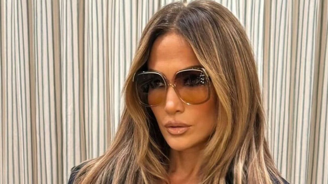 Jennifer Lopez wearing oversize sunglasses