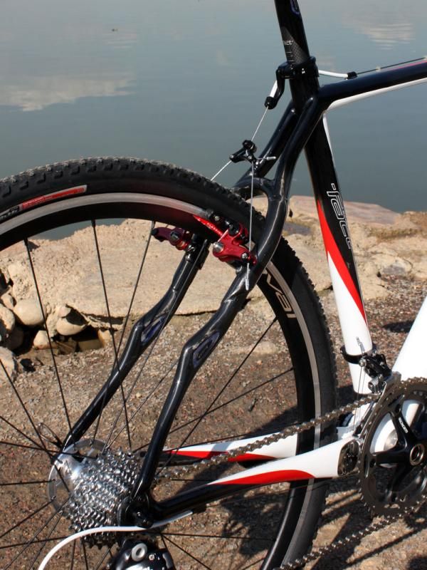 The curvy seatstays offer lots of tire clearance