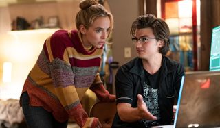 Jodie Comer and Joe Keery talking in front of a computer in Free Guy.