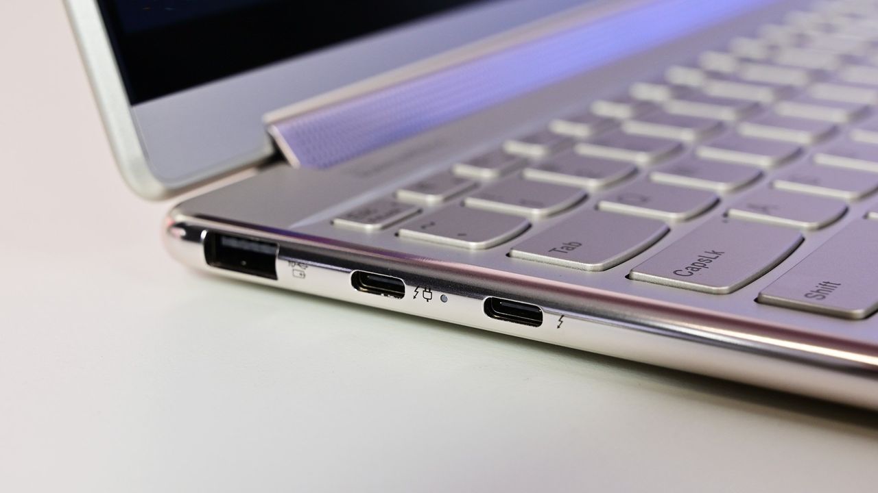 Lenovo Yoga 9i Gen7 2022 Ports