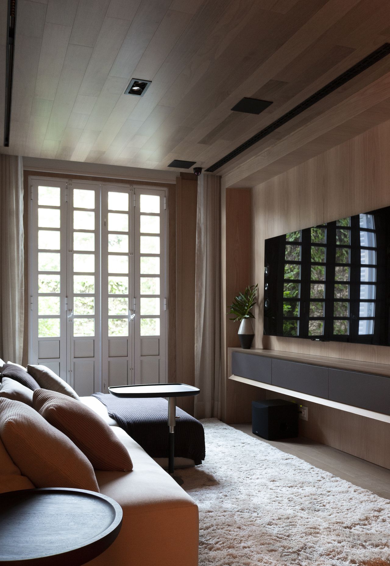 Feng shui TV placement rules explained by the masters | Livingetc