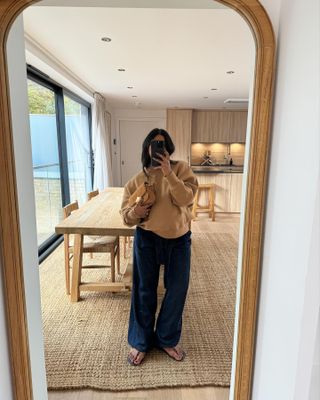 Influencer wears a camel jumper