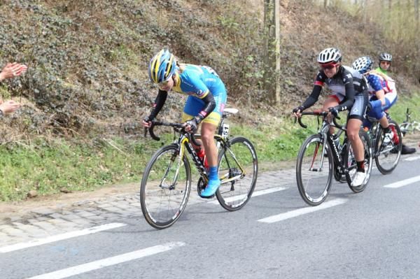 Emma Johansson (Hitec Products - Mistral Home), Evelyn Stevens (Specialized - lululemon) and Andrea Dvorak (United States), chasing Arndt and Armstrong on a climb