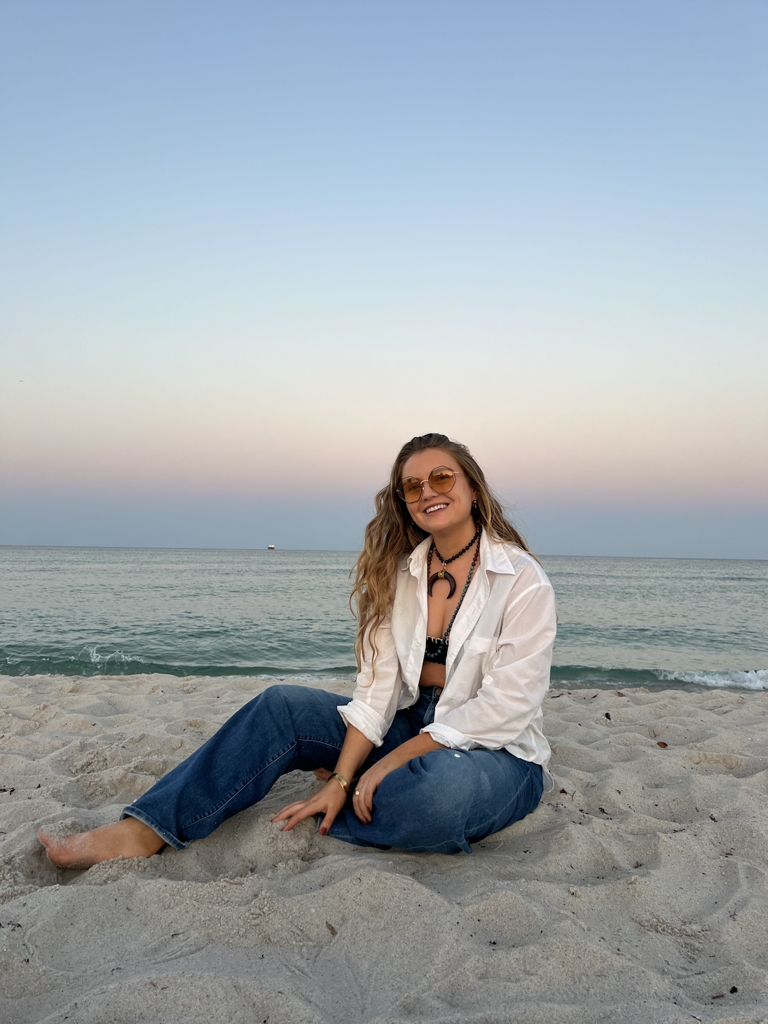 Lauren Cunningham Miami packing list - jeans white shirt