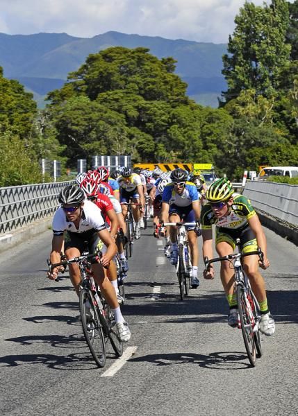Jack Bauer leads the chase in what remains of the peloton