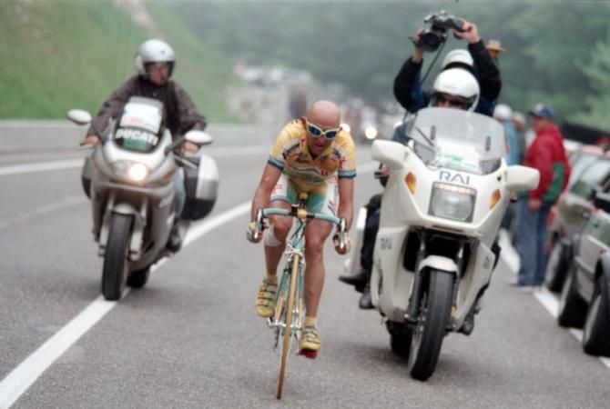 Pantani on his own during stage 14 from Schio to Piancavallo in the 1998 Giro d'Italia