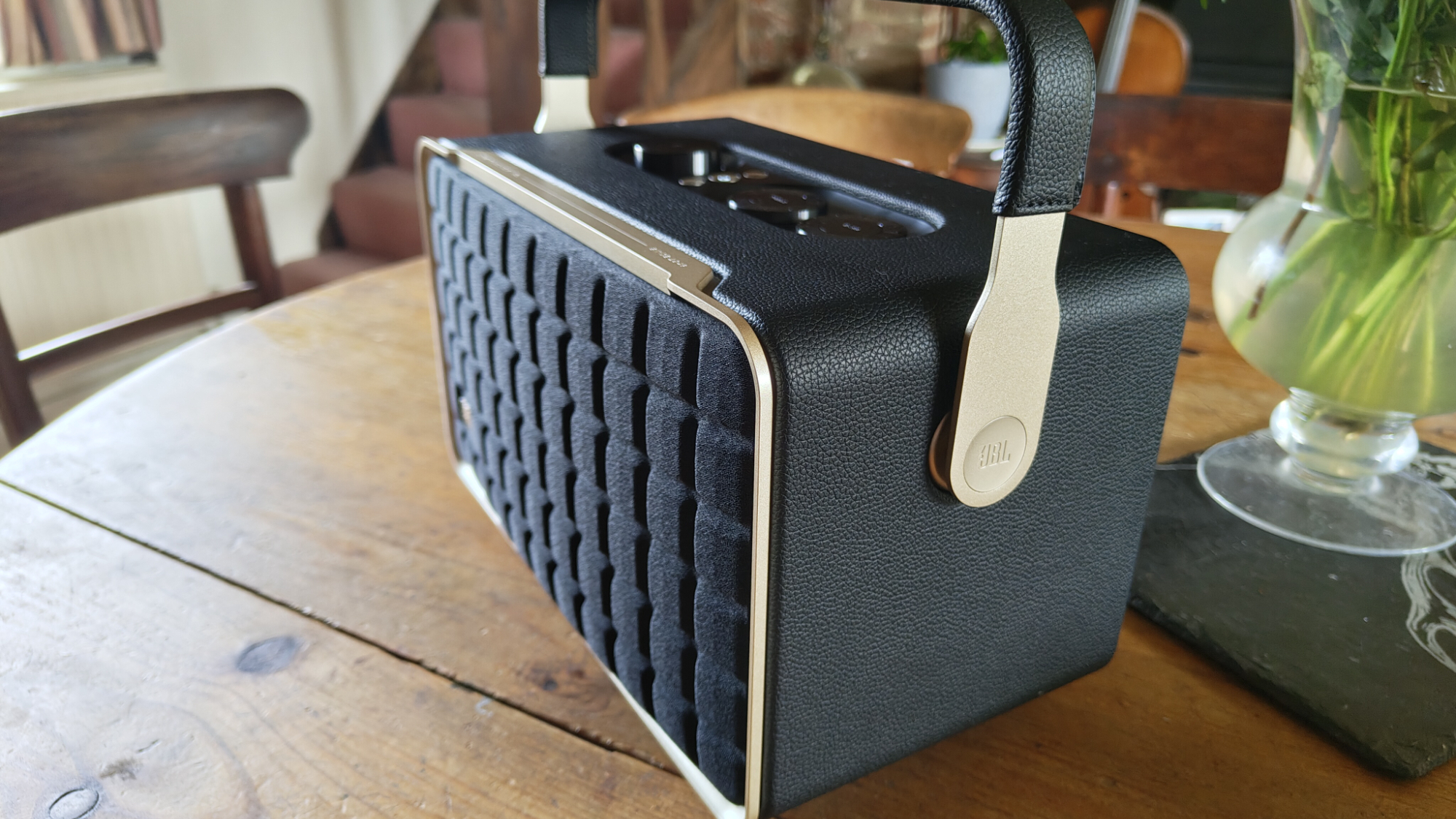 JBL Authentics 300 side shot