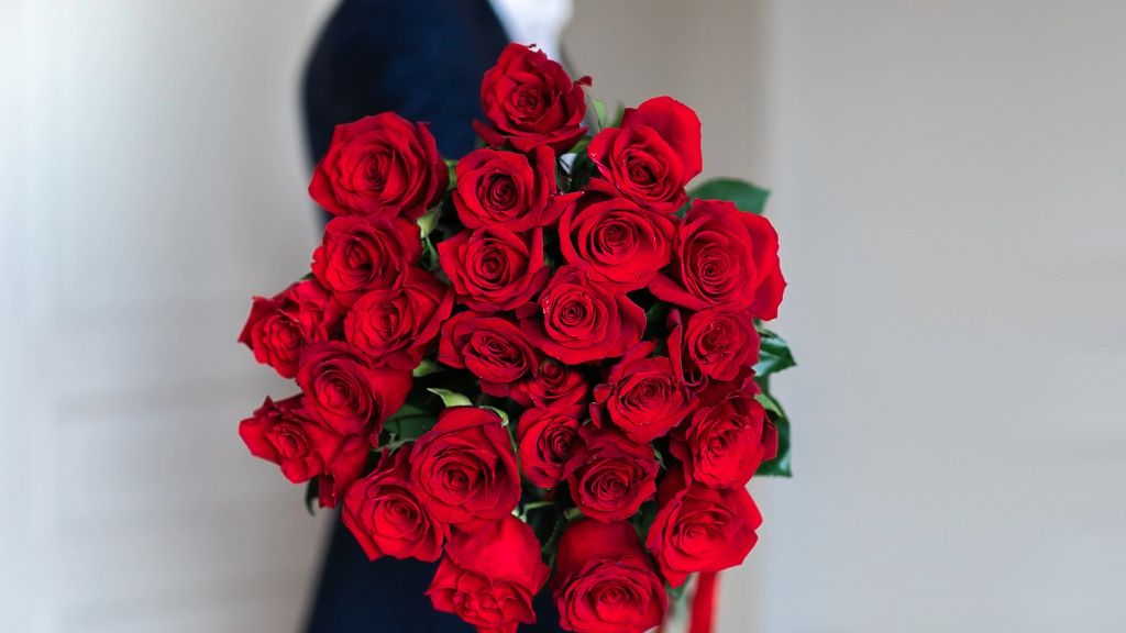 bouquet of red roses 